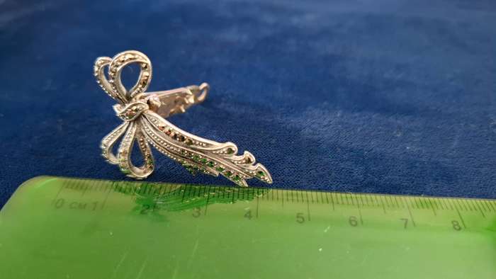 Stunning 925 Silver Clip Brooch with Marcasites Stones(8 Grams)in Excellent Condition Clearly Marked