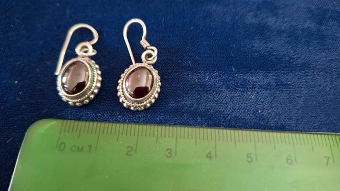Set of Beautiful Sterling Silver Garnet Drop Earings(6.1 Grams)in Good Condition and Clearing Marked