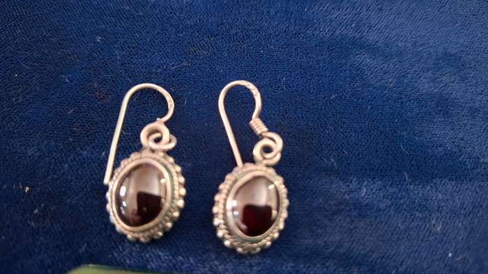 Set of Beautiful Sterling Silver Garnet Drop Earings(6.1 Grams)in Good Condition and Clearing Marked