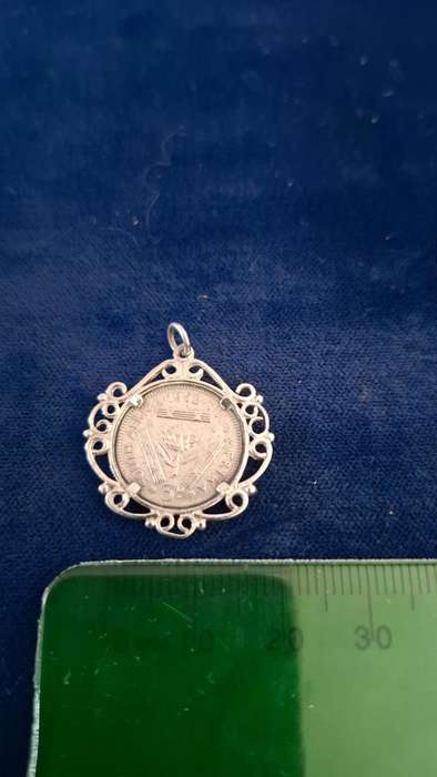 Beautiful Silver 1952 Union of South Africa Three Pence Pendant in Excellent Condition (3 Grams)