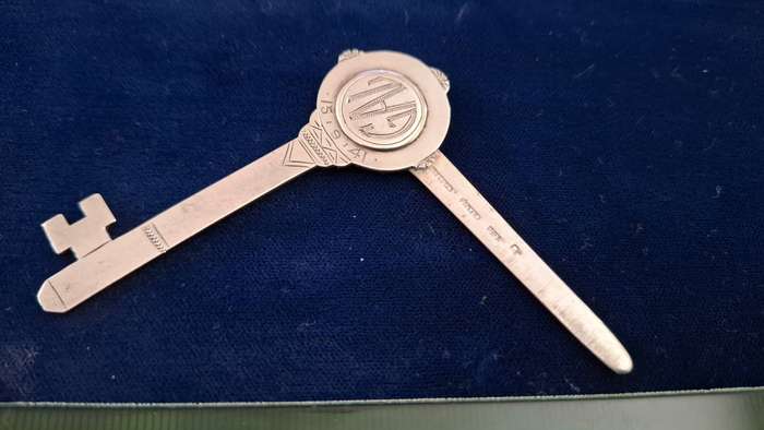 Very Rare Antique Sterling Silver Folding  Key with letters GAL -14.5 GRAMS in excellent condition