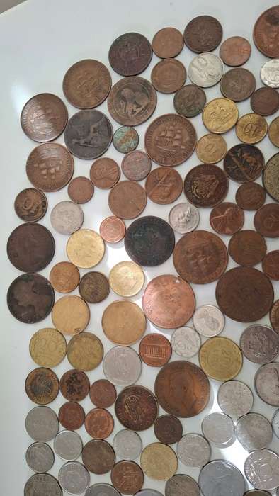 Vintage Tin with a Collection of International  and South Africain Coins Bidding for the Lot
