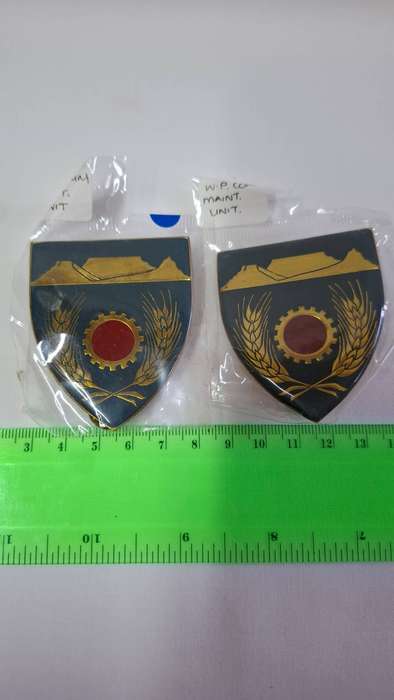 SADF Western Province Command Maintenance Unit Metal Shoulder Flash with One Pin Missing