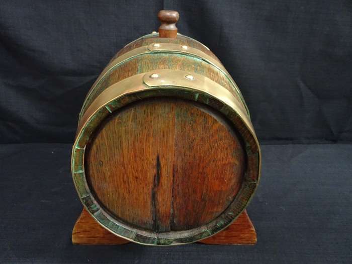 Stunning Vintage Small Oak Barrel With Brass Tap On Stand - In Good Condition