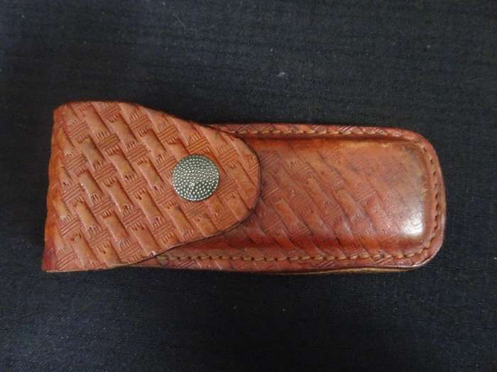 Stunning Collection Of Nine Pocket Knives And One Leather Sheath - See My Description