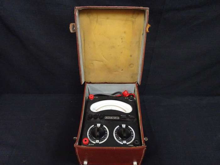 Vintage Avometer 8 Universal Multimeter + Original Case(PLEASE NOTE CASE HAS SOME WEAR)- Not Tested