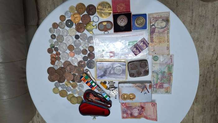 Large Collection of Coins , Notes ,Medals ,Tokens and other Collectable Items Bidding for the Lot