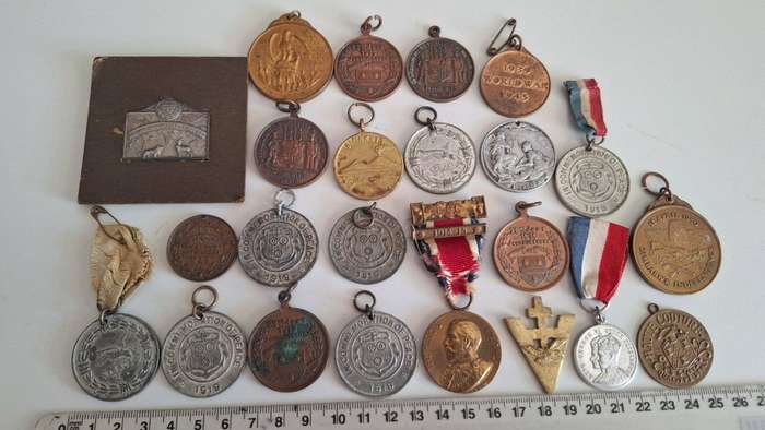 Large Collection of Miltary Medals and Medallions - Bidding for the Lot!!!!!