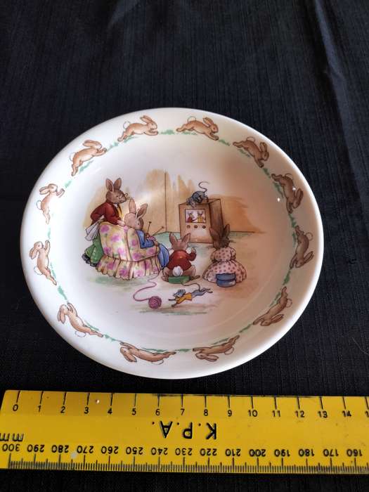 Beautiful Vintage Royal Doulton Bunnykins  - Watching Tv - Heavy Baby Plate -Made in England