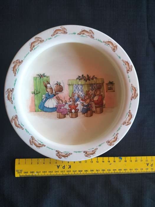 Beautiful Vintage Royal Doulton Bunnykins Bowl - All Seated For Christmas Dinner - Made In England