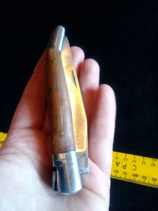 Stunning Pocket Knife with Wooden Handle in Excellent Condition L: 210mm