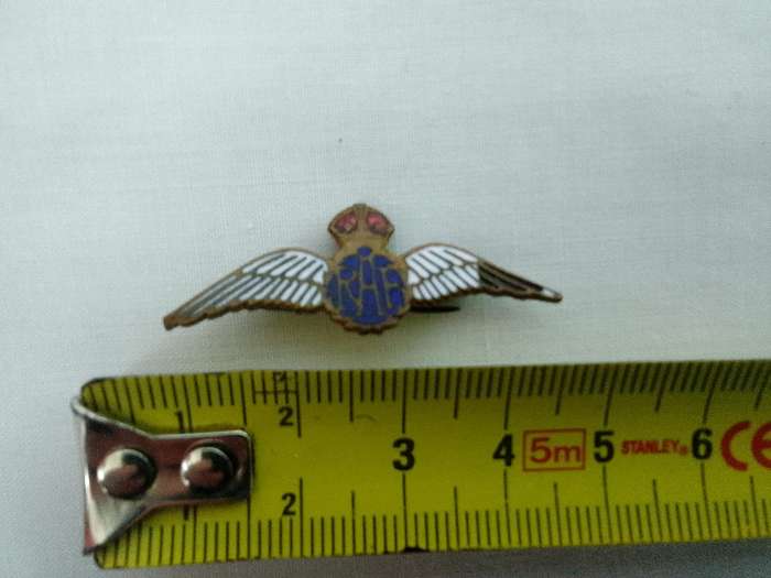 Antique WW2 Royal Air Force (RAF)  Enameled Wings Sweetheart Brooch - Good Condition
