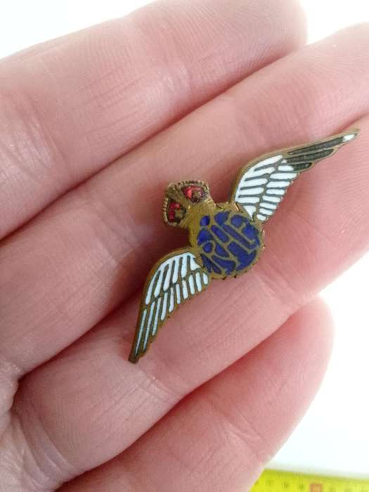 Antique WW2 Royal Air Force (RAF)  Enameled Wings Sweetheart Brooch - Good Condition