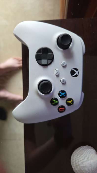 Xbox series S 512 GB with 3 Controllers