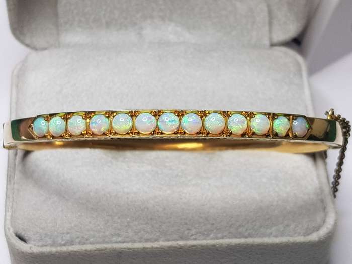 Late Victorian 15k Gold Opal Bangle - Circa 1890