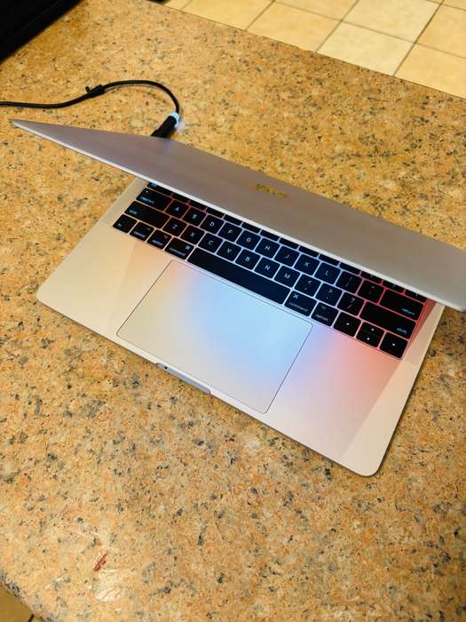 Macbook Pro 2017 13-inch Display - Intel Core i5 - 8GB RAM - 128GB SSD - Non-Touchbar MacOS