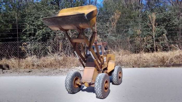 1/24 scale CASE W18 front end loader