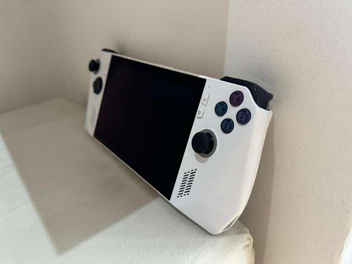 ASUS ROG Ally Z1 Extreme - Handheld