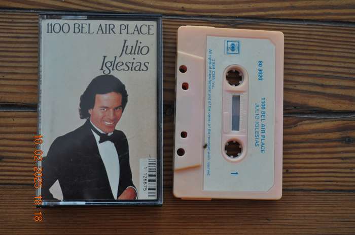 Julio Iglesias - 1100 Bel Air Place (Cassette)