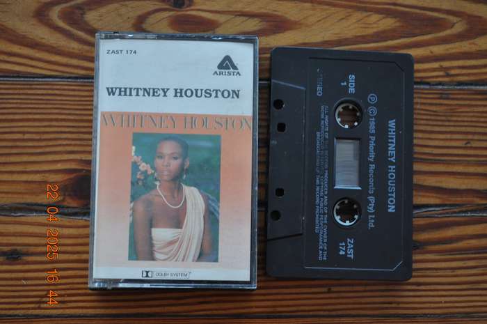Whitney Houston - Whitney Houston (Cassette)