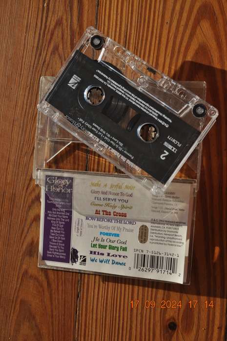 Touching The Father's Heart - Glory & Honor (Cassette)