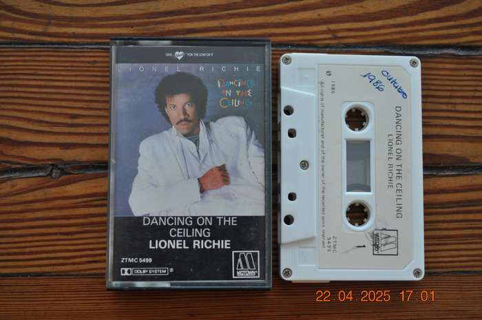 Lionel Richie - Dancing On The Ceiling (Cassette)