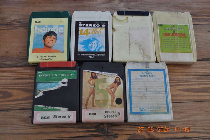 Vintage 8 Track Cartridges Tapes X 19 In Carry Case