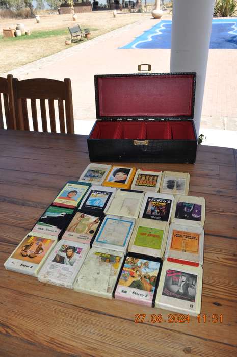 Vintage 8 Track Cartridges Tapes X 19 In Carry Case
