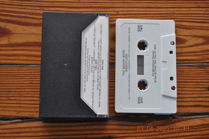 Skinny Boys - Weightless (Cassette)