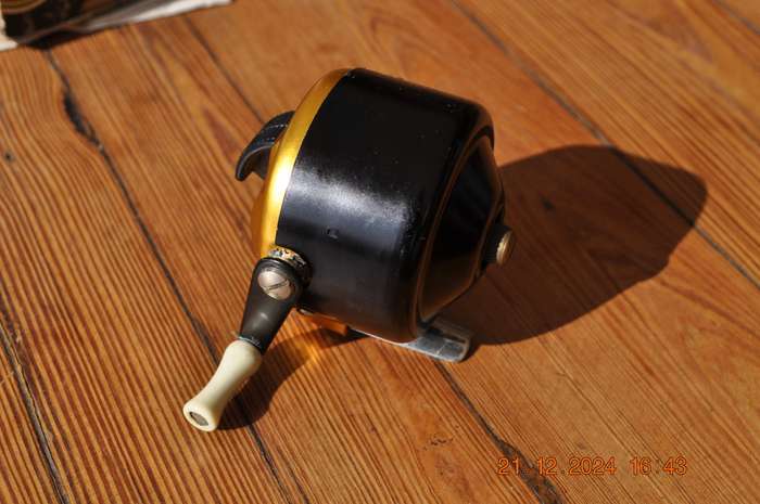Vintage Dart Spin-Cast No 905 Reel (in box)
