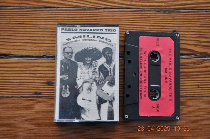 Pablo Navarro Trio - Smiling (Cassette)