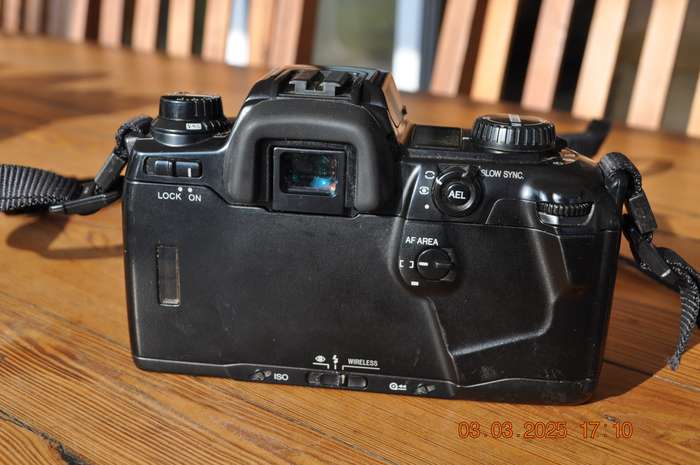Minolta Dynax 600i Classic 35mm Film Camera (body only)