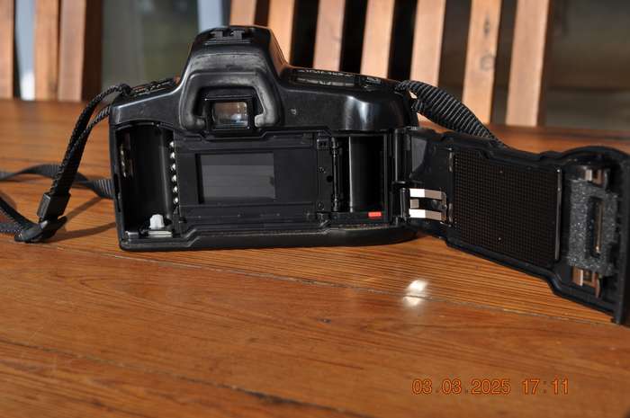 Minolta Dynax 300i 35mm Film Camera (body only)