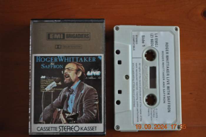 Roger Whittaker - Live With Saffron (Cassette)