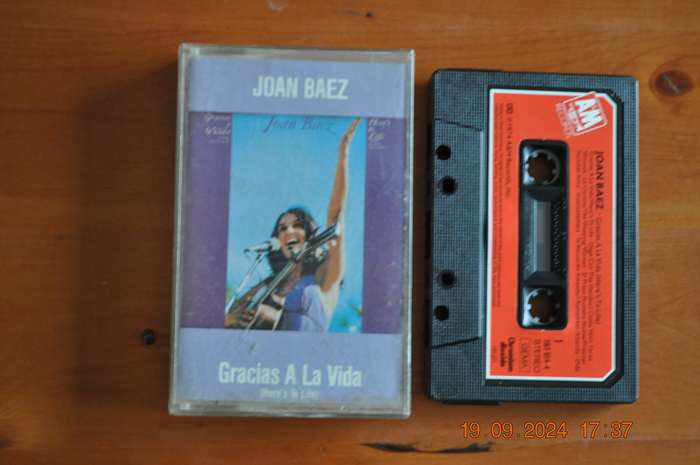 Joan Baez - Gracias A La Vida : Here's To Life (Cassette)