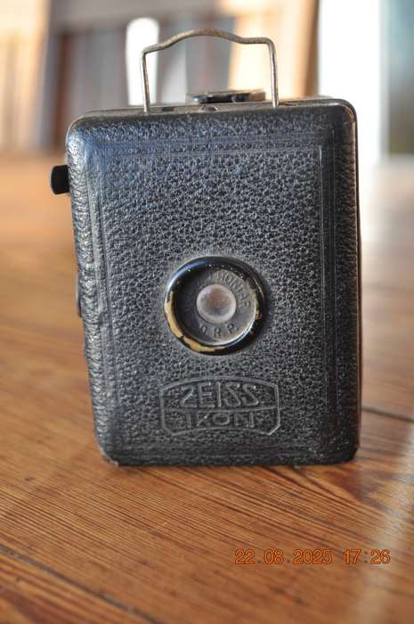 Vintage Zeiss Ikon Baby Box Tengor Film Camera