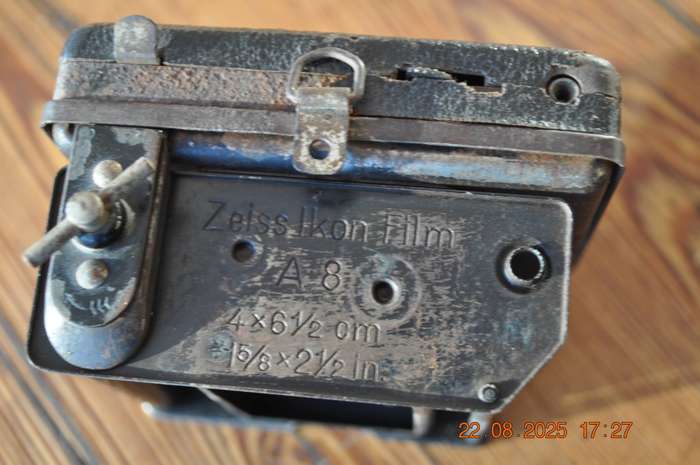 Vintage Zeiss Ikon Baby Box Tengor Film Camera
