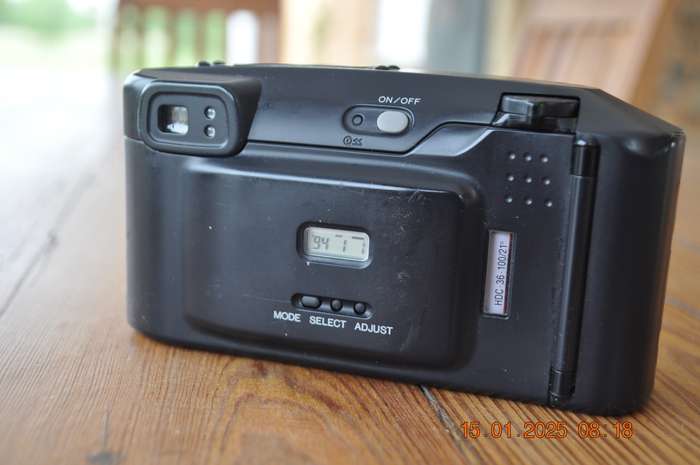 Minolta Riva Zoom 135ex Date 35mm Film Camera With Zoom Lens