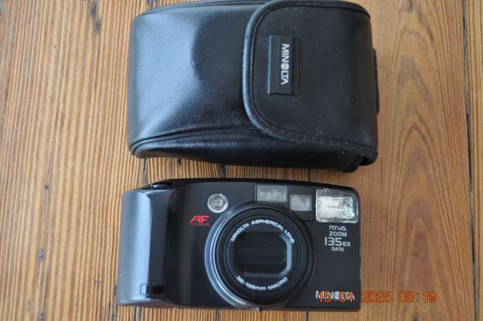 Minolta Riva Zoom 135ex Date 35mm Film Camera With Zoom Lens