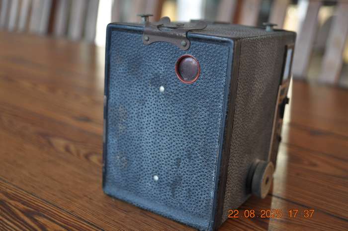 Vintage Brownie Six-20 Camera Takes 620 Kodak Film