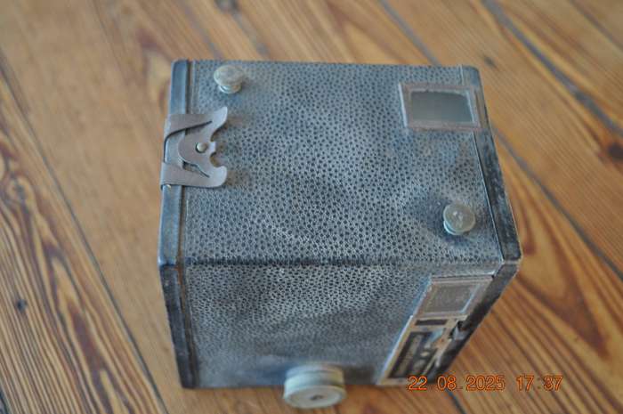Vintage Brownie Six-20 Camera Takes 620 Kodak Film