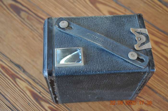 Vintage Brownie Six-20 Model C Box Film Camera