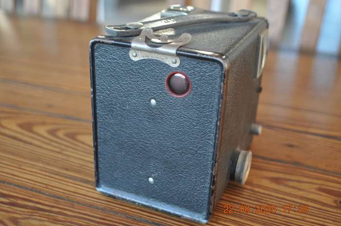 Vintage Brownie Six-20 Model C Box Film Camera