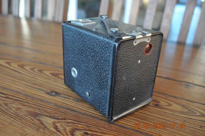 Vintage Brownie Six-20 Model E Box Film Camera