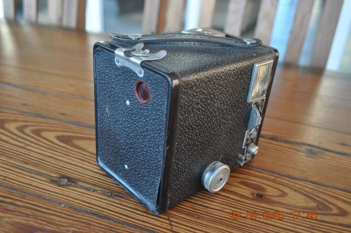 Vintage Brownie Six-20 Model E Box Film Camera