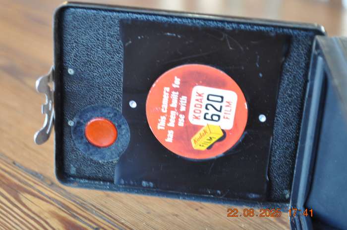 Vintage Brownie Six-20 Model E Box Film Camera