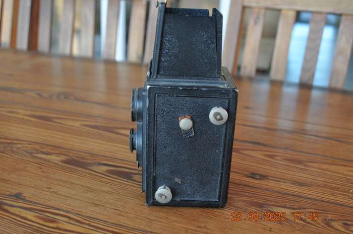 Vintage Voigtlander Brilliant Film Camera
