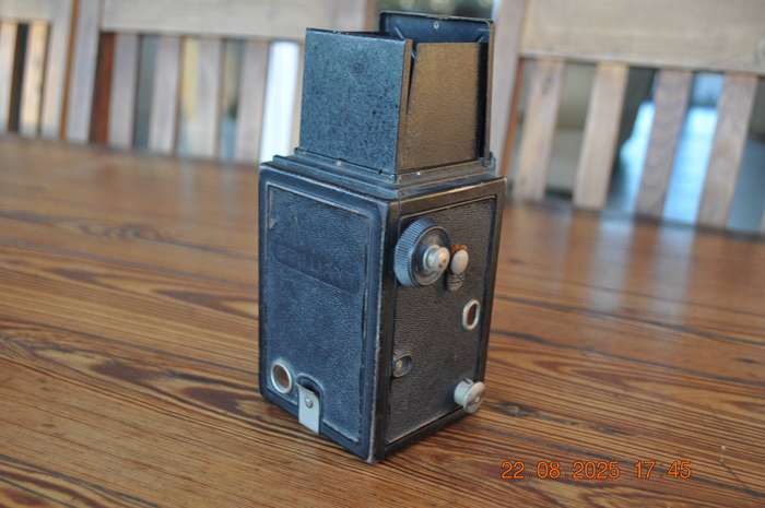 Vintage Voigtlander Brilliant Film Camera
