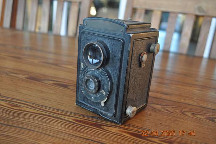 Vintage Voigtlander Brilliant Film Camera