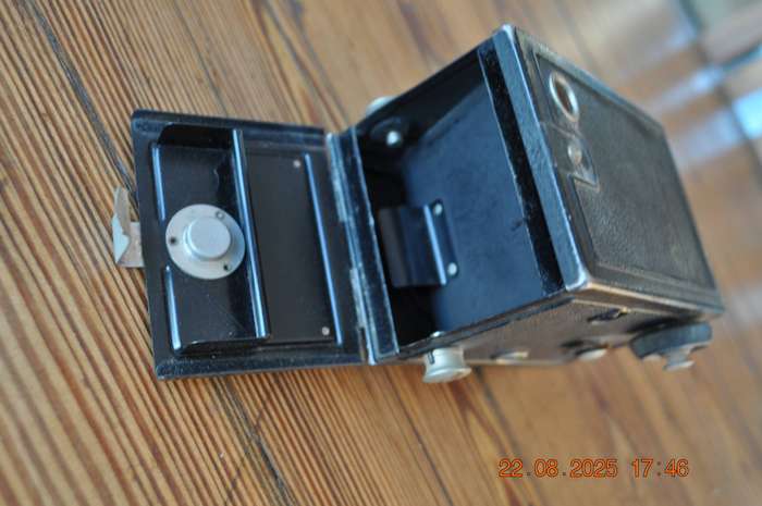 Vintage Voigtlander Brilliant Film Camera